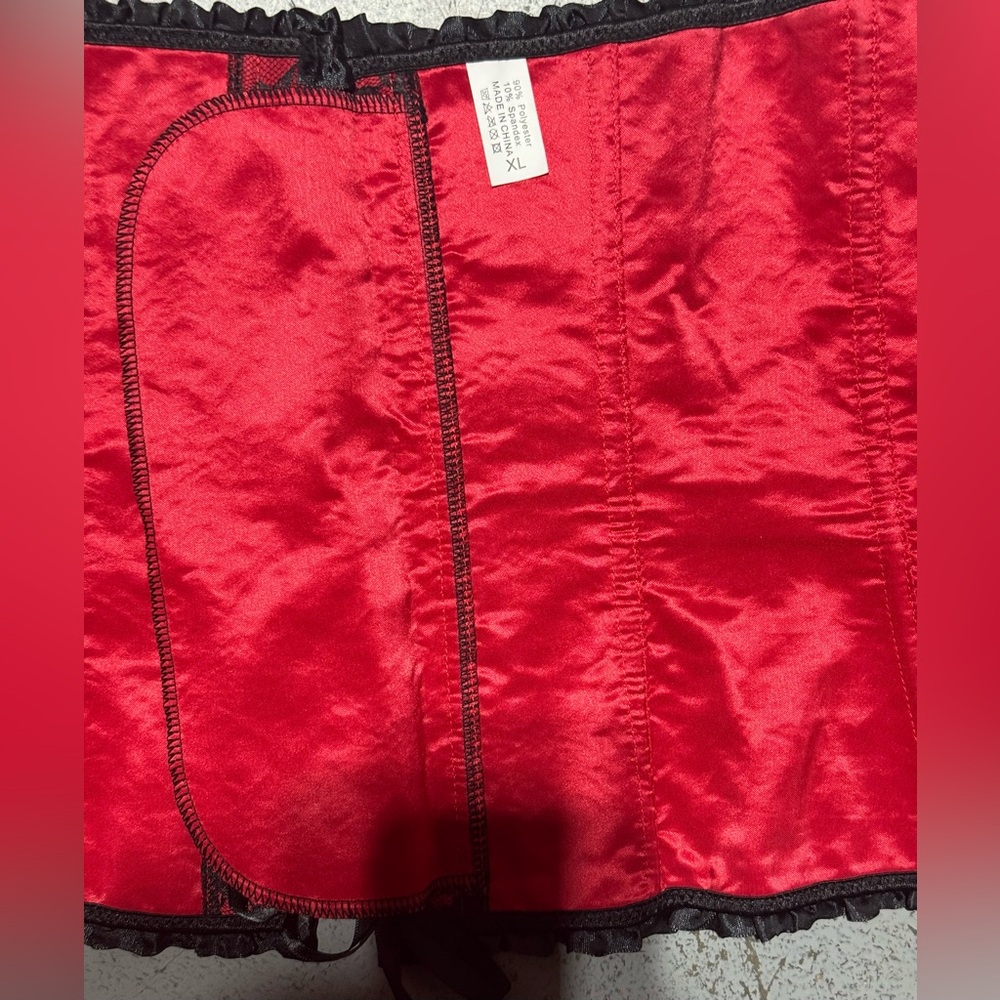 Unlisted Red and Black Lace Corset - Picture 4 of 5